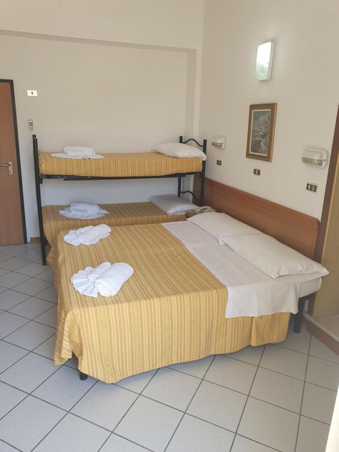 Hotel Venezia San Mauro Mare 객실 사진